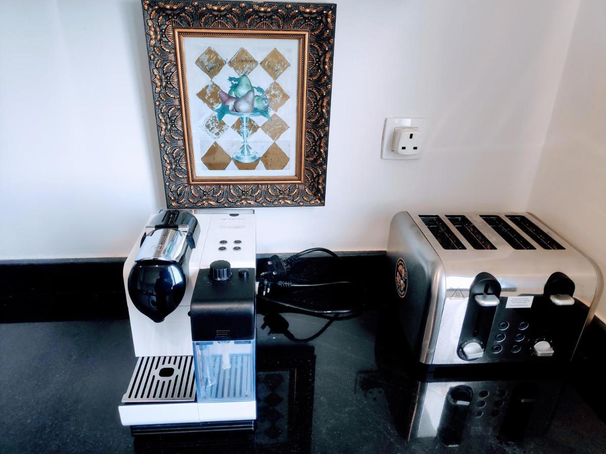 La Marina Luxury Apartment Fully Furnished Free Wifi, High Standard Residence, Amazing Prime Location Close To Restaurants, Transport, Beach And Bouregreg River 塞尔 外观 照片